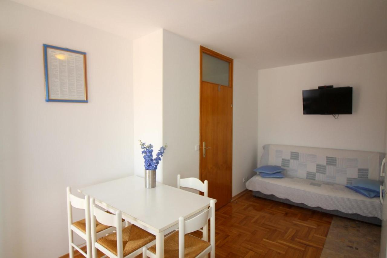 Apartment In Porec/Istrien 10214 Eksteriør billede