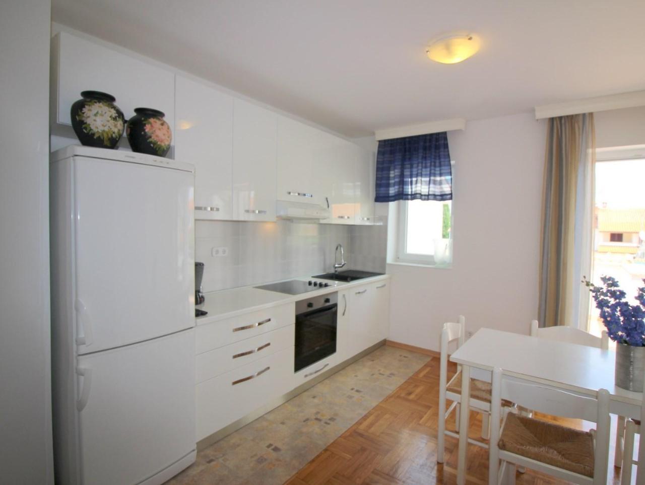 Apartment In Porec/Istrien 10214 Eksteriør billede